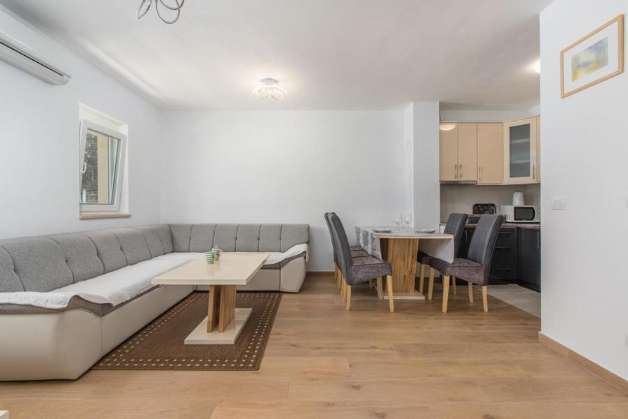 Irma Apartment Dajla Luaran gambar